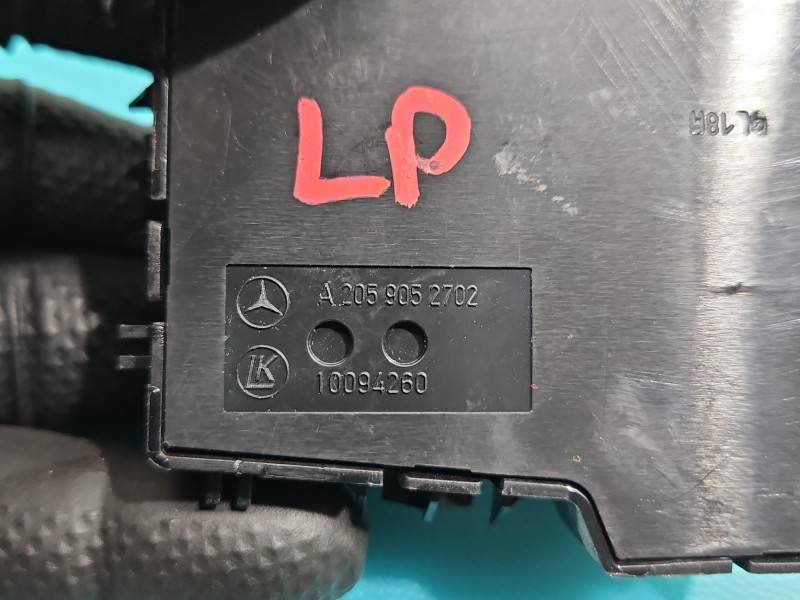 Перемикач кнопка Mercedes C W205 A2059052702 — фото деталі 4