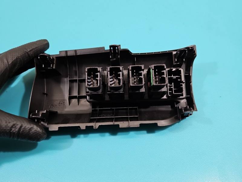 Перемикач кнопка Suzuki Vitara 37690-53S00 — фото деталі 3