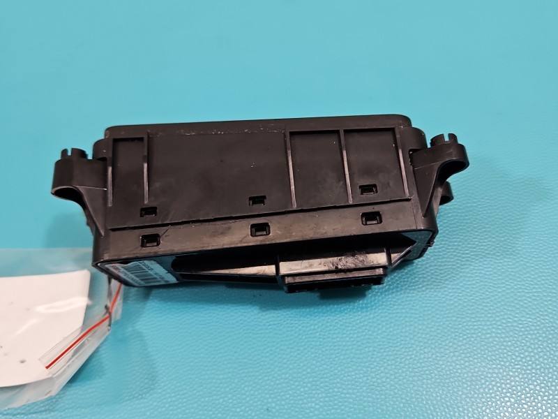 Перемикач кнопка Hyundai Tucson 93300-D7710 — фото деталі 5