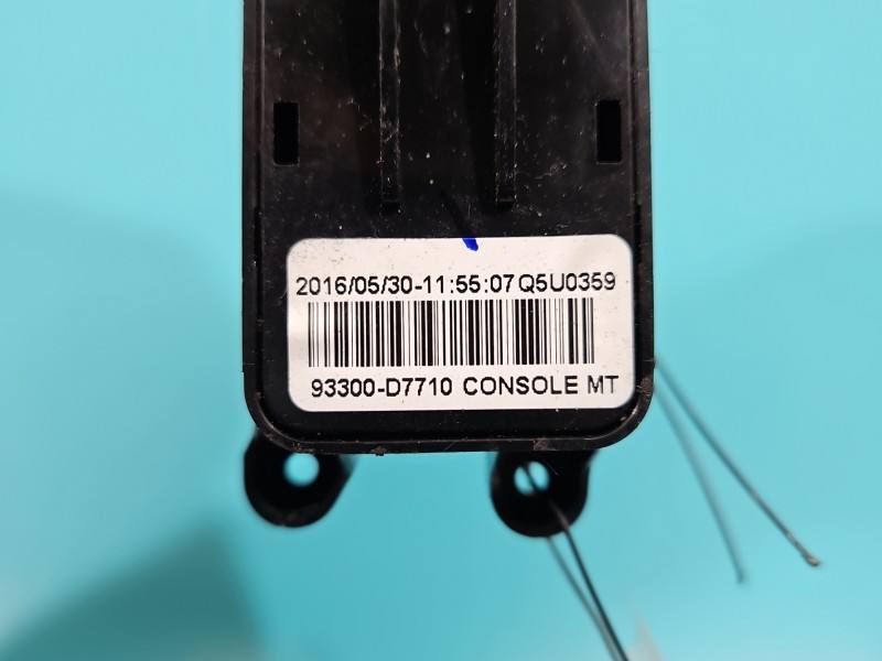 Перемикач кнопка Hyundai Tucson 93300-D7710 — фото деталі 7