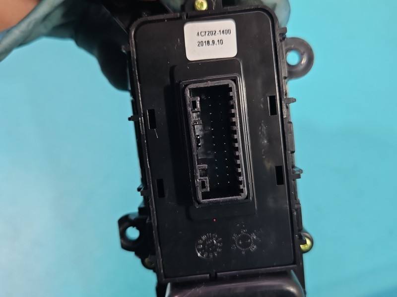 Перемикач кнопка Kia Niro 93310G5010 — фото деталі 6