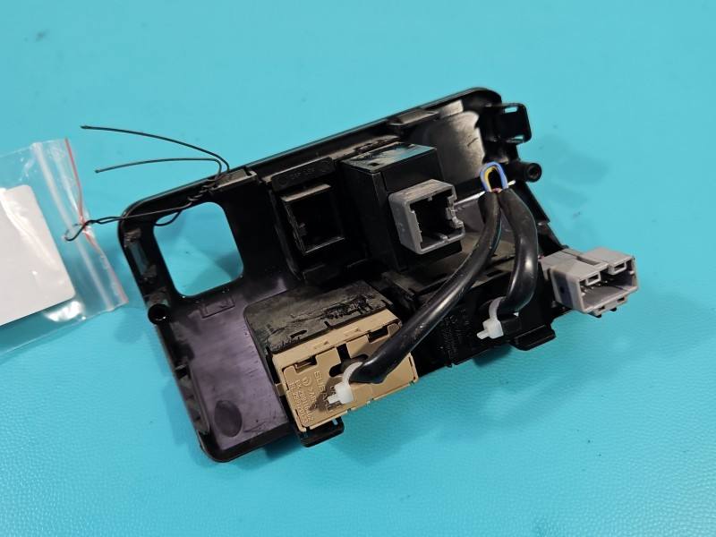 Перемикач кнопка Subaru Forester 299116462 — фото деталі 4