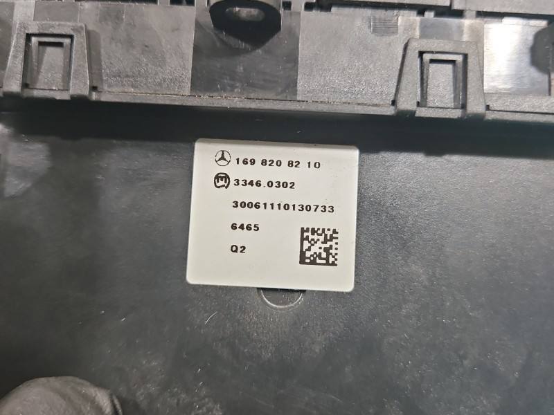 Перемикач кнопка Mercedes B W245 1698208210 — фото деталі 5