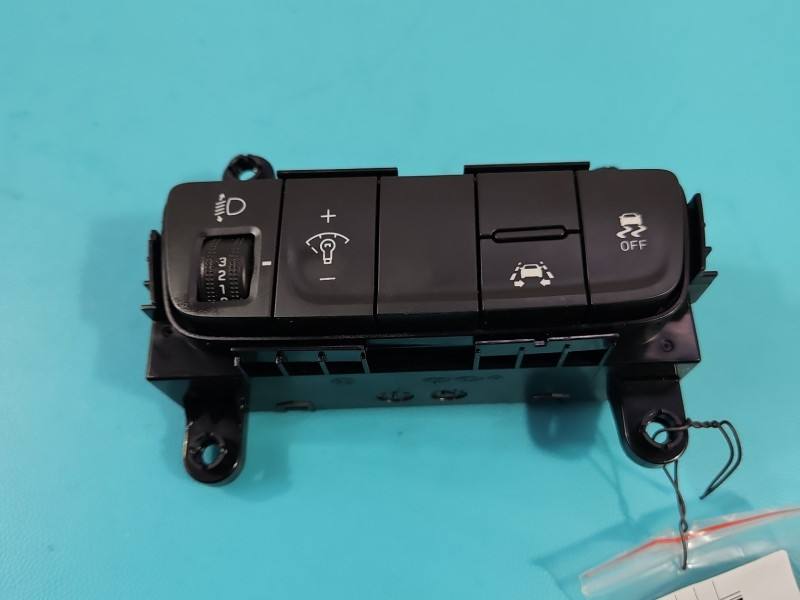 Перемикач кнопка Hyundai Kona 3K5104-1000 — фото деталі 2