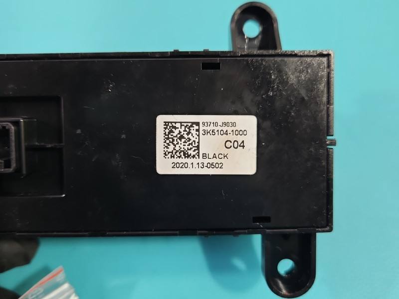 Перемикач кнопка Hyundai Kona 3K5104-1000 — фото деталі 5