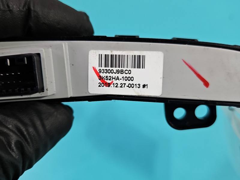 Перемикач кнопка Hyundai Kona 93300J9BC0 — фото деталі 5