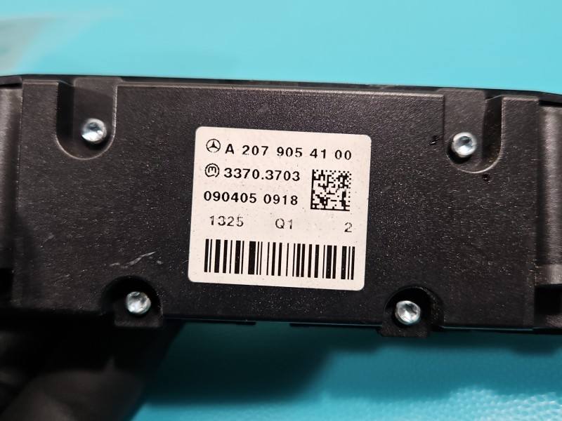 Перемикач кнопка Mercedes E C207 A2079054100 — фото деталі 4