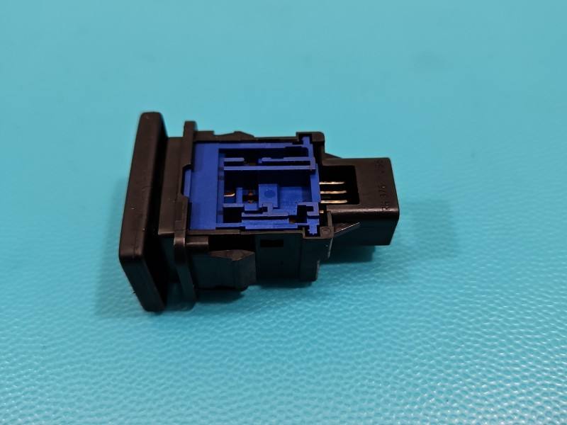 Переключатель кнопка Toyota Avensis T27 15C857 — фото детали 3
