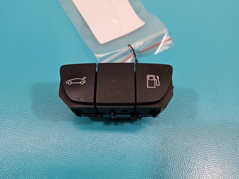 Перемикач кнопка Peugeot 508 96770584ZD