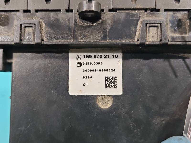 Перемикач кнопка Mercedes B W245 1698702110 — фото деталі 7