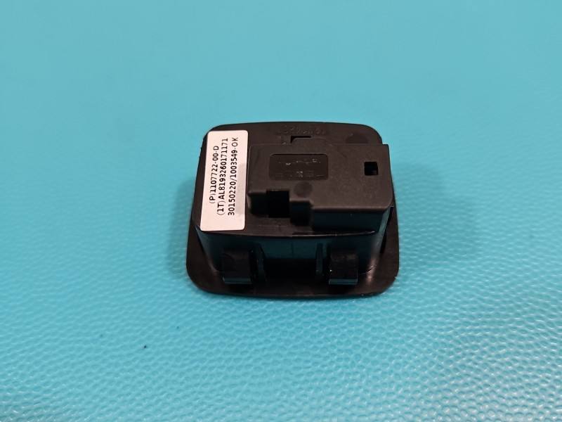 Переключатель кнопка Tesla Model S 1107722-00-D — фото детали 3