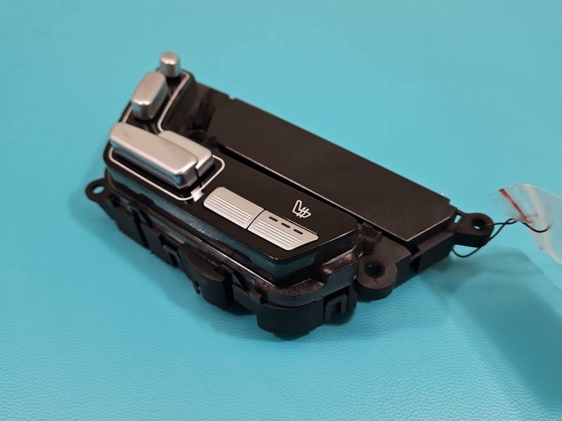 Перемикач кнопка Mercedes S W221 A2218707851
