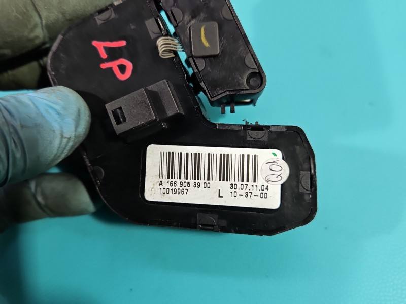Переключатель кнопка Mercedes B W246 A1669053900 — фото детали 4
