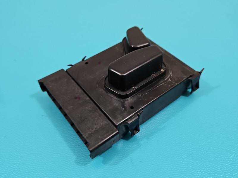 Перемикач кнопка Dodge Caravan 68233979AA
