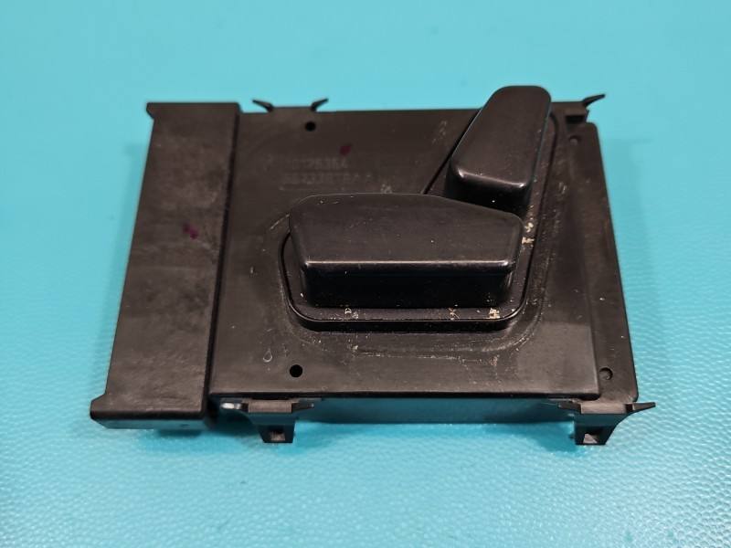 Перемикач кнопка Dodge Caravan 68233979AA — фото деталі 2