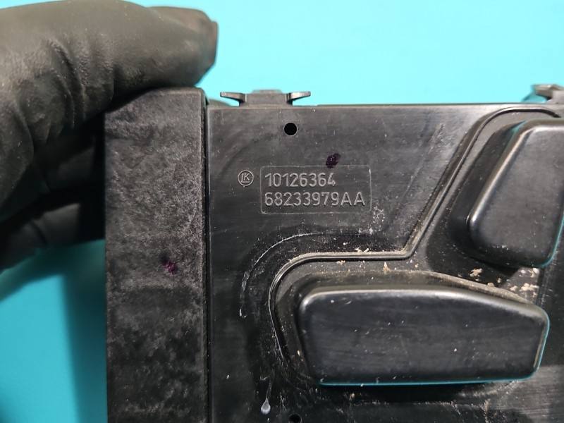 Перемикач кнопка Dodge Caravan 68233979AA — фото деталі 3