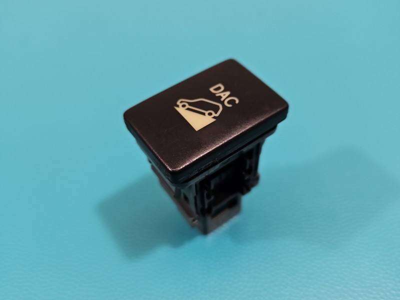 Перемикач кнопка Toyota Land Cruiser 15B060