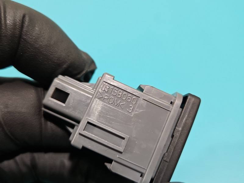 Перемикач кнопка Toyota Land Cruiser 15B060 — фото деталі 6