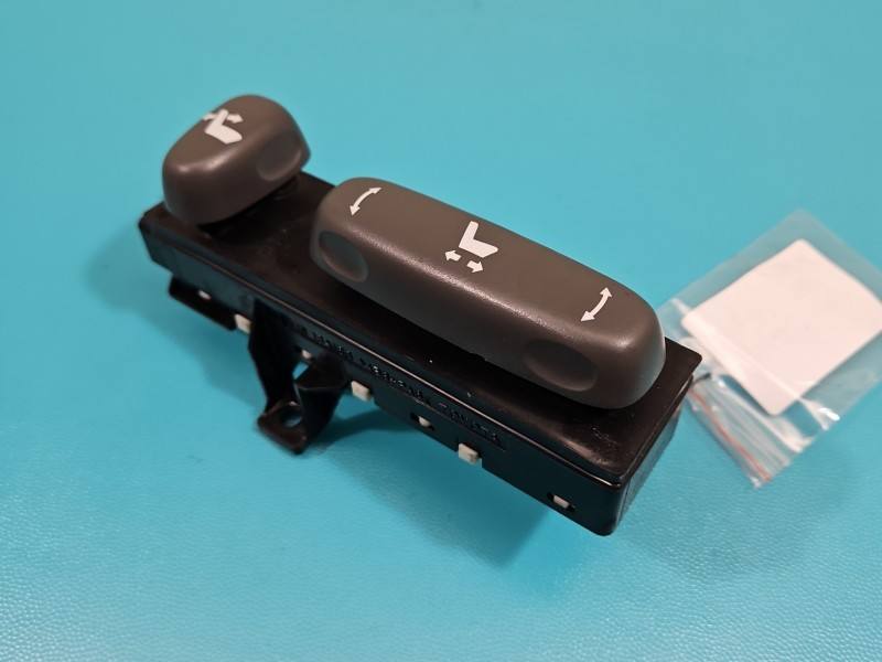 Перемикач кнопка Toyota Land Cruiser 18A188