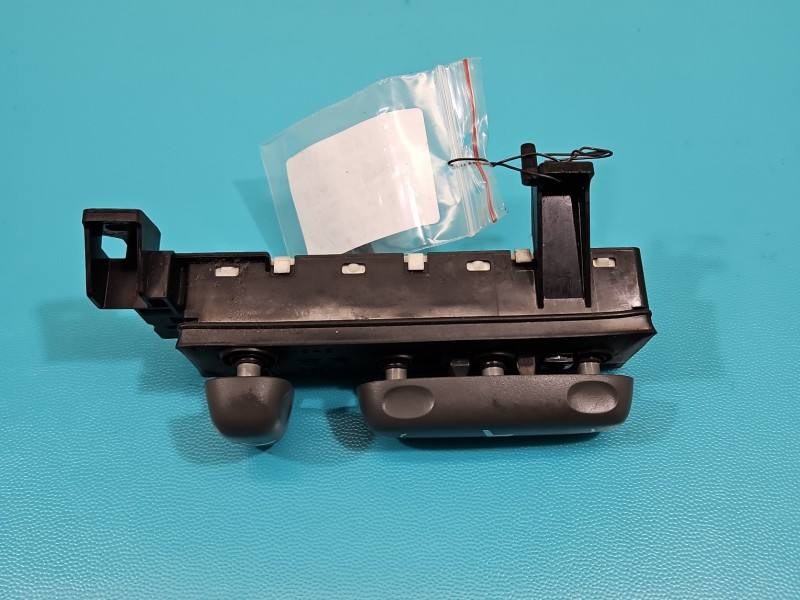 Перемикач кнопка Toyota Land Cruiser 18A188 — фото деталі 4