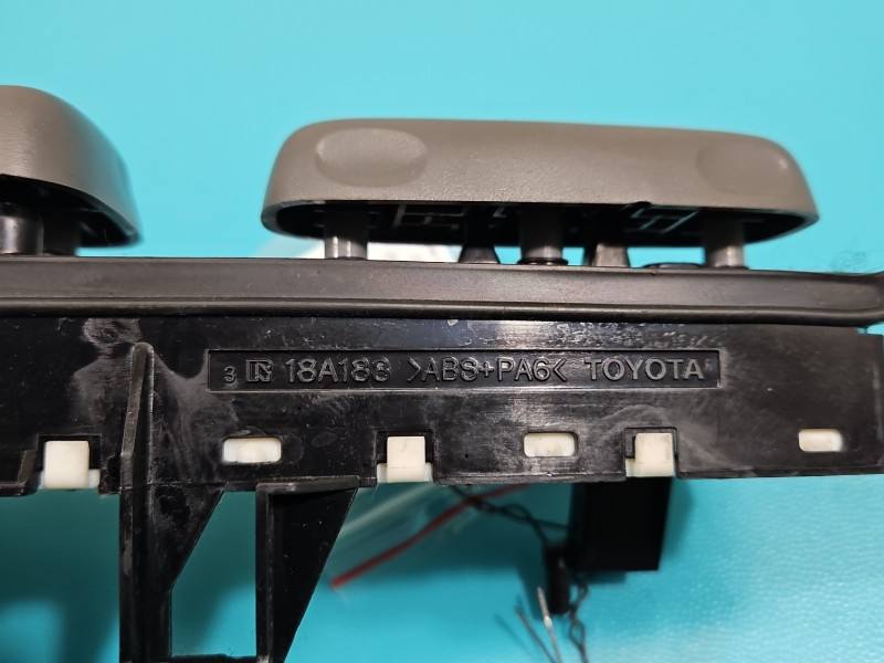 Перемикач кнопка Toyota Land Cruiser 18A188 — фото деталі 7