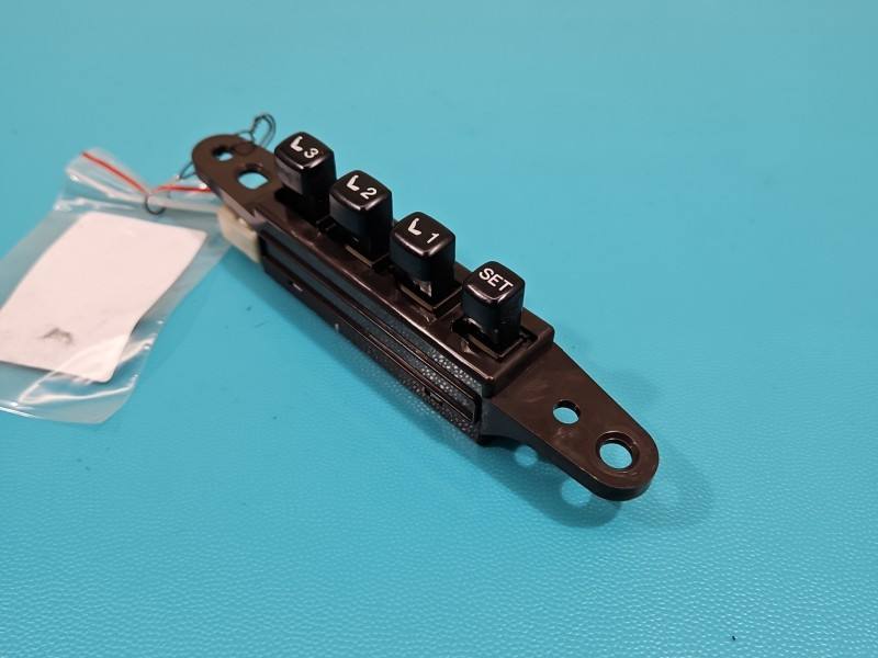 Переключатель кнопка Toyota Land Cruiser 15C181LH