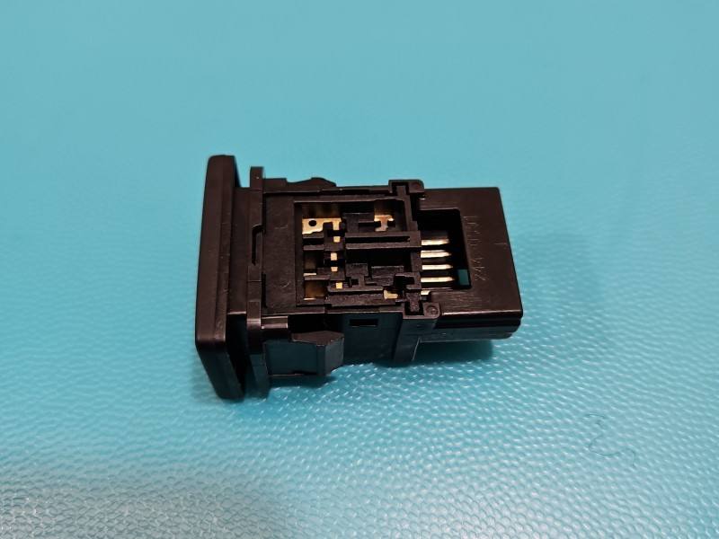 Перемикач кнопка Toyota Land Cruiser 15B281 — фото деталі 3
