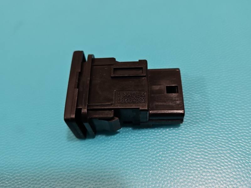 Перемикач кнопка Toyota Land Cruiser 15B281 — фото деталі 5