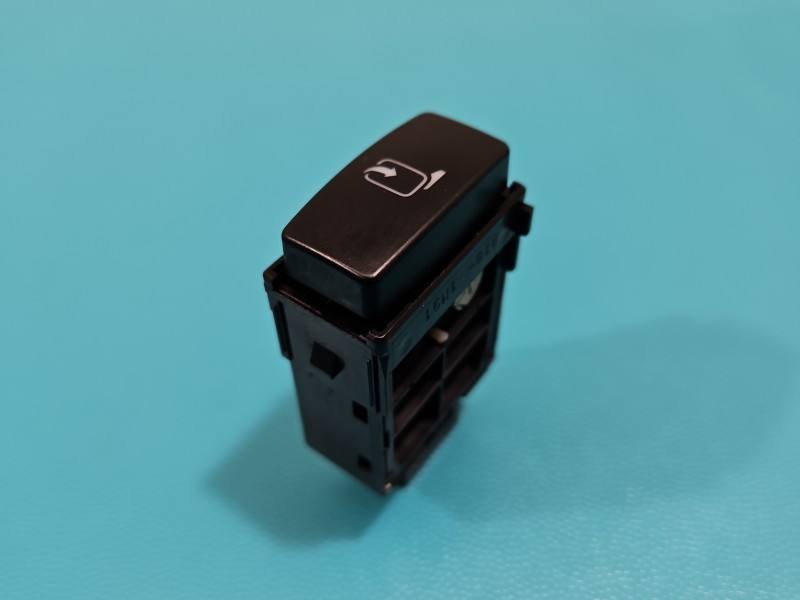 Переключатель кнопка Toyota Land Cruiser 153918