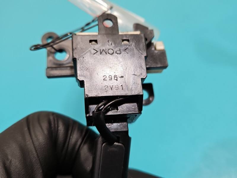 Перемикач кнопка Toyota Land Cruiser 18A174 — фото деталі 6