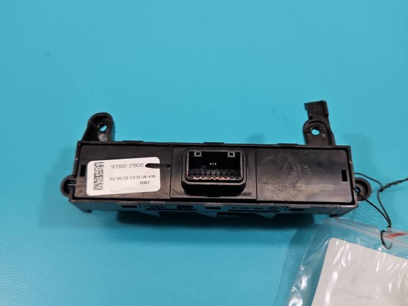 Переключатель кнопка Kia Ceed 93300-J7BD0 — фото детали 4