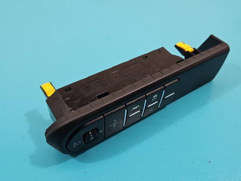 Перемикач кнопка Kia Ceed 93700-J7431WK