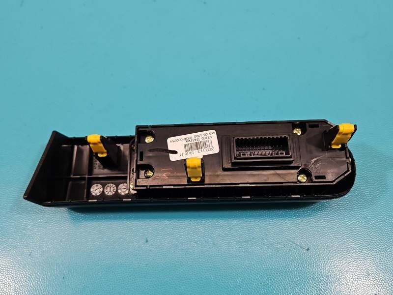 Перемикач кнопка Kia Ceed 93700-J7431WK — фото деталі 4