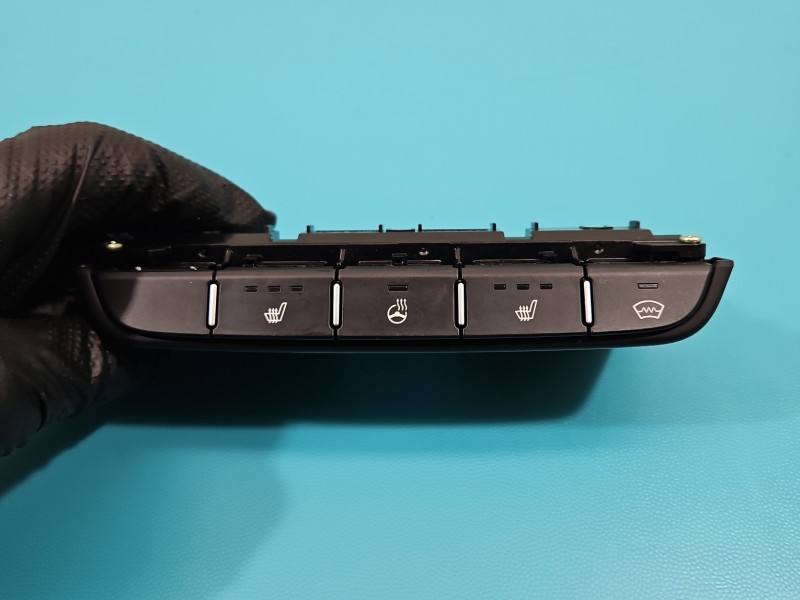 Перемикач кнопка Kia Ceed 93315-J7040 — фото деталі 2