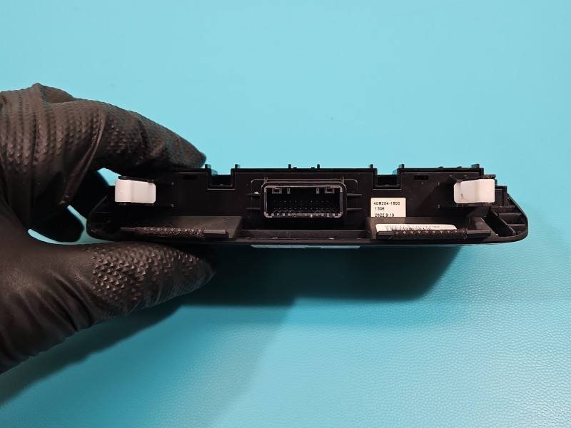 Перемикач кнопка Kia Ceed 93315-J7040 — фото деталі 4