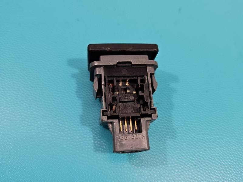 Перемикач кнопка Toyota Prius 15B060 — фото деталі 6