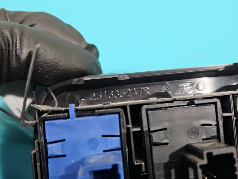 Перемикач кнопка Dacia Duster 251635247R — фото деталі 4