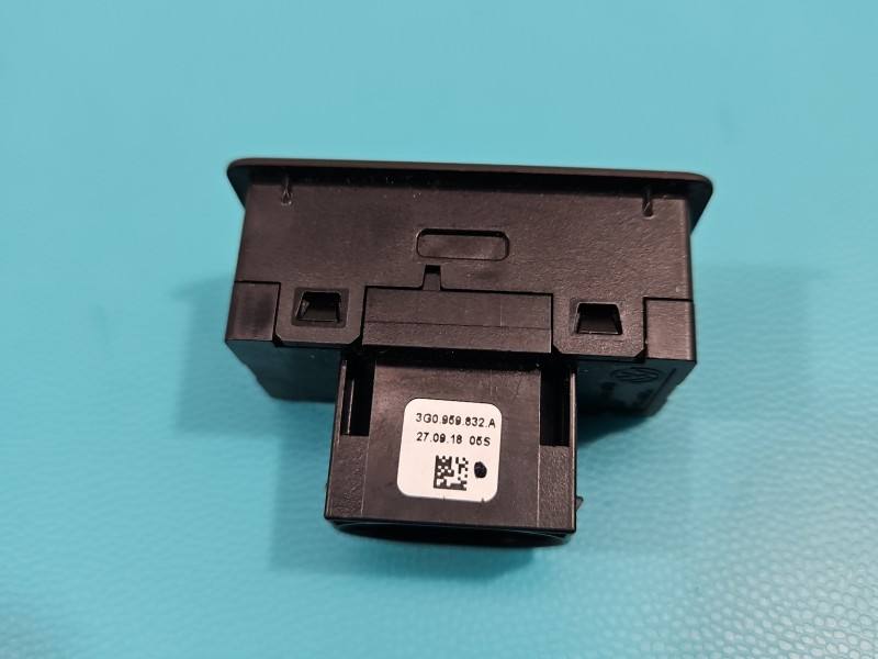 Перемикач кнопка Volkswagen Tiguan 3G0959832A — фото деталі 3