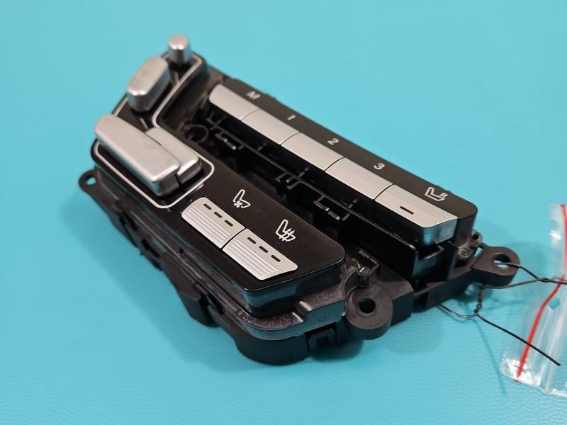 Переключатель кнопка Mercedes S W221 A2218701851