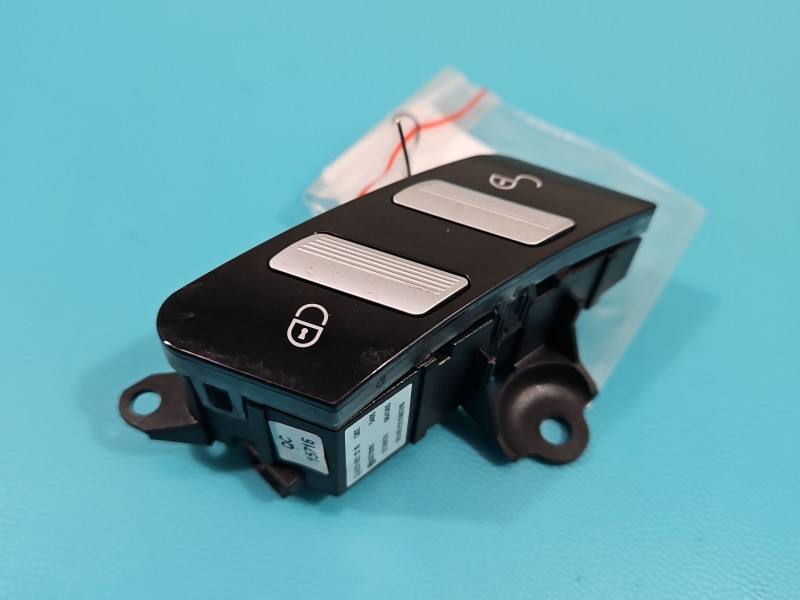 Перемикач кнопка Mercedes S W221 A2218211210
