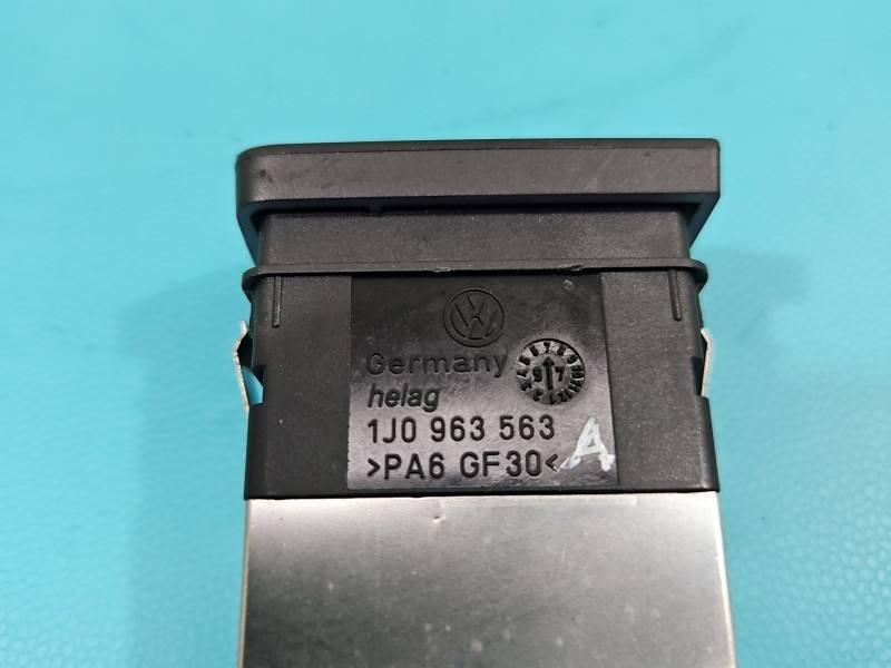 Перемикач кнопка Volkswagen Golf 4 1J0963563 — фото деталі 5