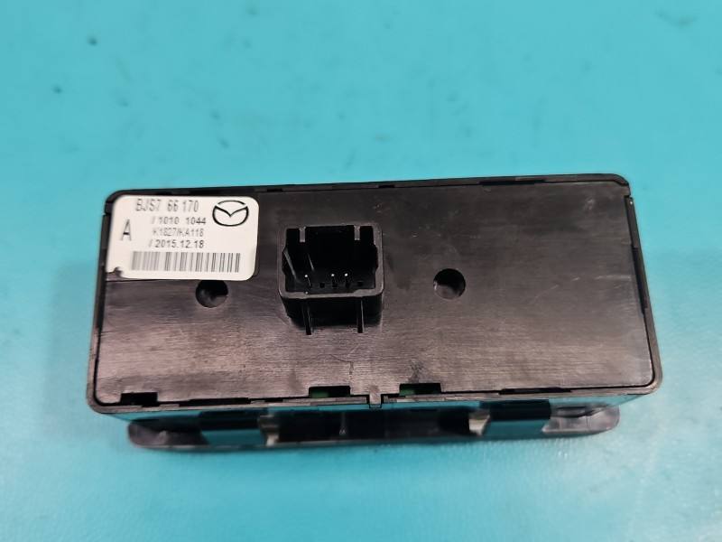Переключатель кнопка Mazda 3 BJS766170 — фото детали 3