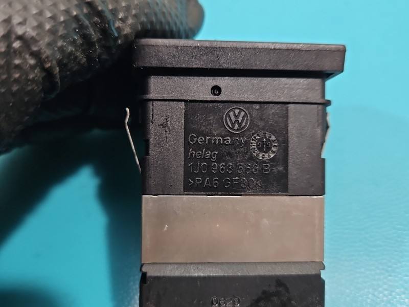 Перемикач кнопка Volkswagen Golf 4 1J0963563B — фото деталі 5