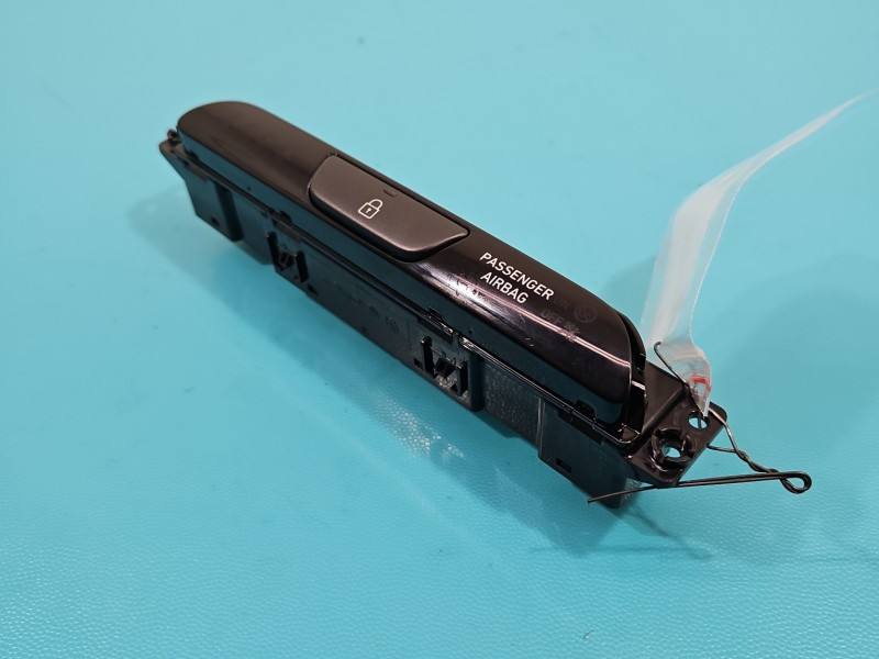 Переключатель кнопка Hyundai I30 93770G4AA0