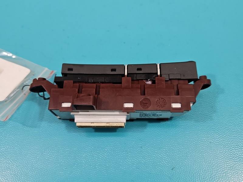 Переключатель кнопка Hyundai I30 3H32XF-1000 — фото детали 3