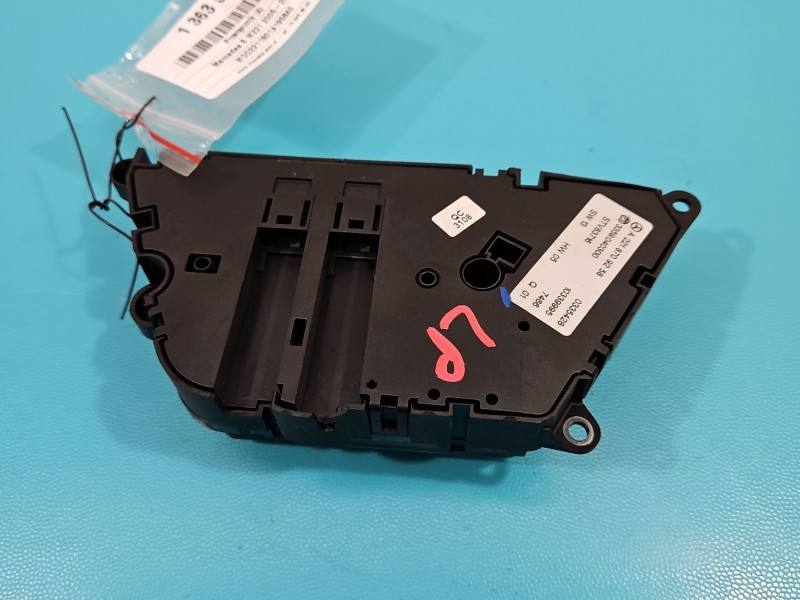 Перемикач кнопка Mercedes S W221 A2218709258 — фото деталі 3