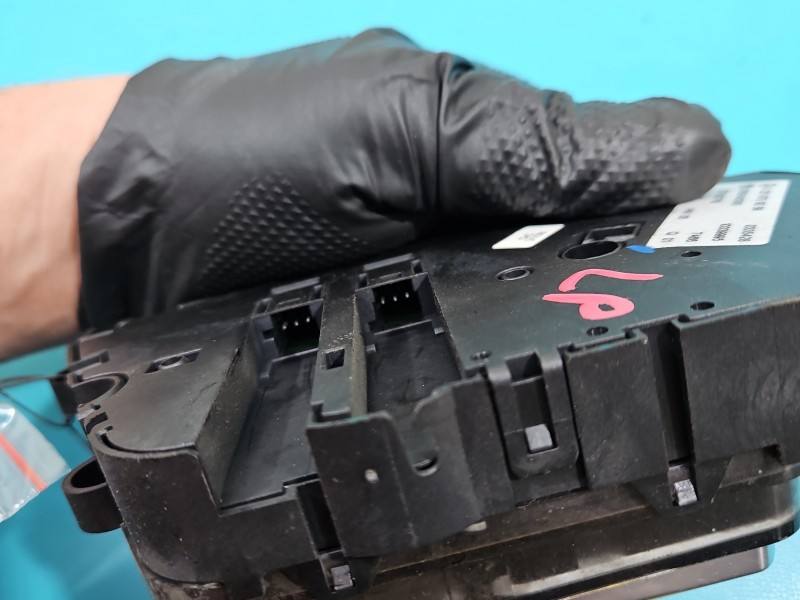 Перемикач кнопка Mercedes S W221 A2218709258 — фото деталі 5