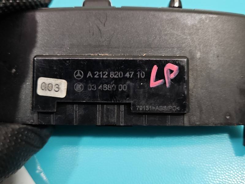 Перемикач кнопка Mercedes E W212 A2128204710 — фото деталі 6