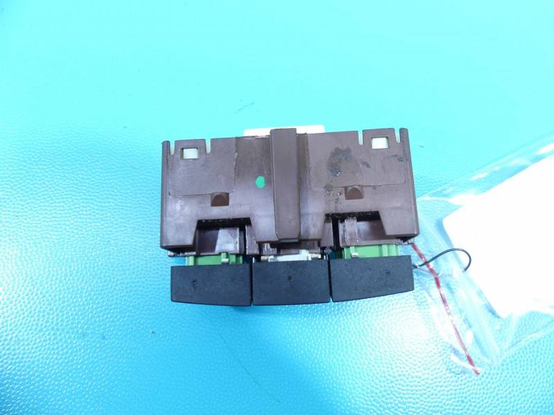 Перемикач кнопка Toyota Auris 84970-02130 — фото деталі 6