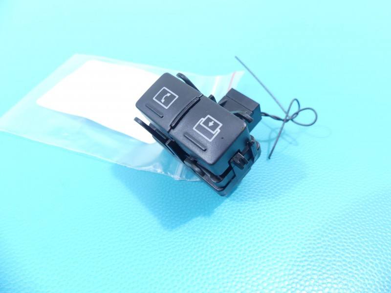Перемикач кнопка Mercedes C W204 A2048702851